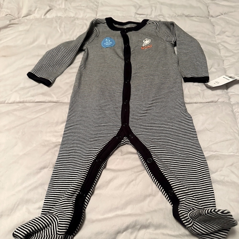 Baby boy onesie by Carter’s. Size 9 months